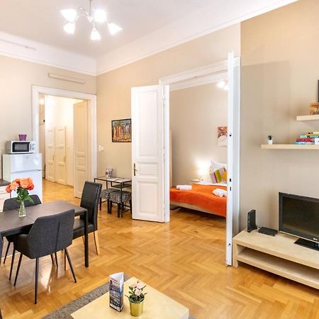 Orangehomes Kalvin Sq 2 Bedroom Apartment Budapest Luaran gambar