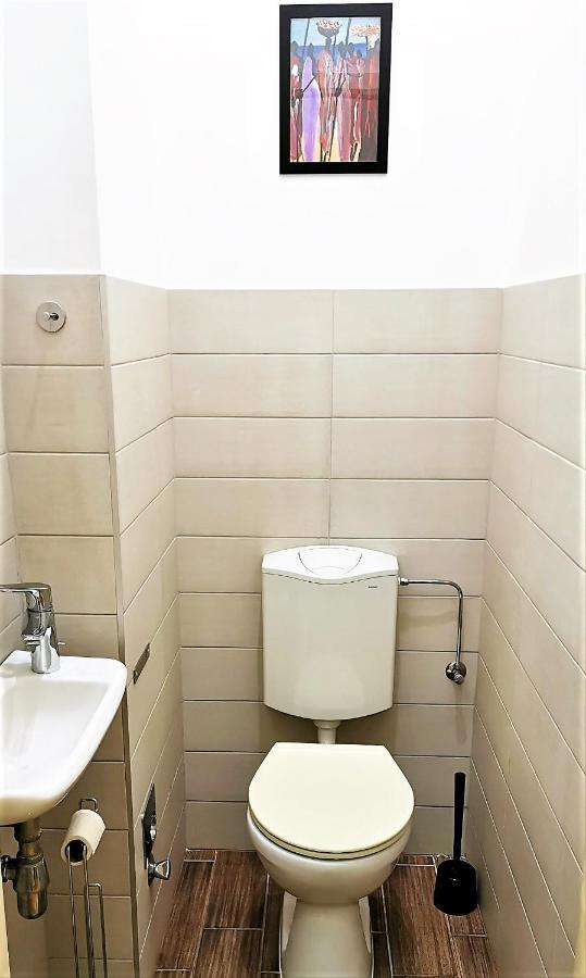 Orangehomes Kalvin Sq 2 Bedroom Apartment Budapest Luaran gambar