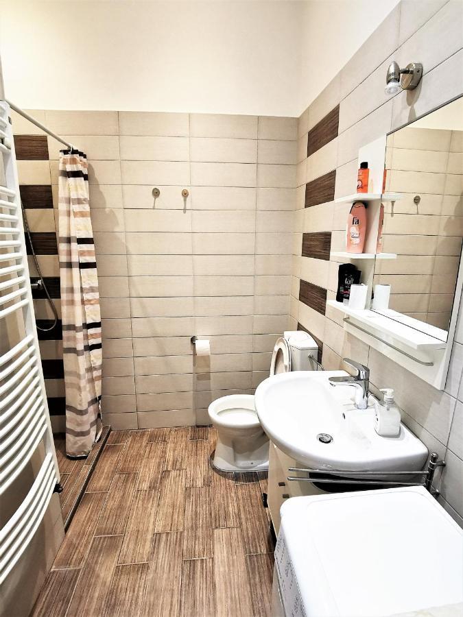 Orangehomes Kalvin Sq 2 Bedroom Apartment Budapest Luaran gambar