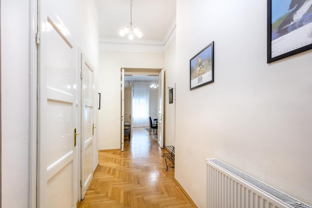 Orangehomes Kalvin Sq 2 Bedroom Apartment Budapest Luaran gambar